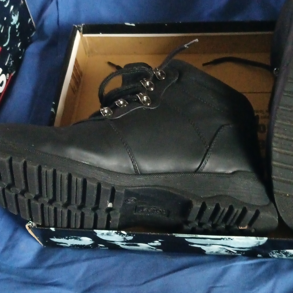 Boots - Picture 3 of 6